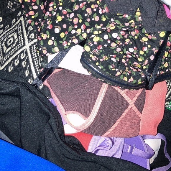 RESELLERS MYSTERY BOX! Active and casual wear! - Picture 5 of 12